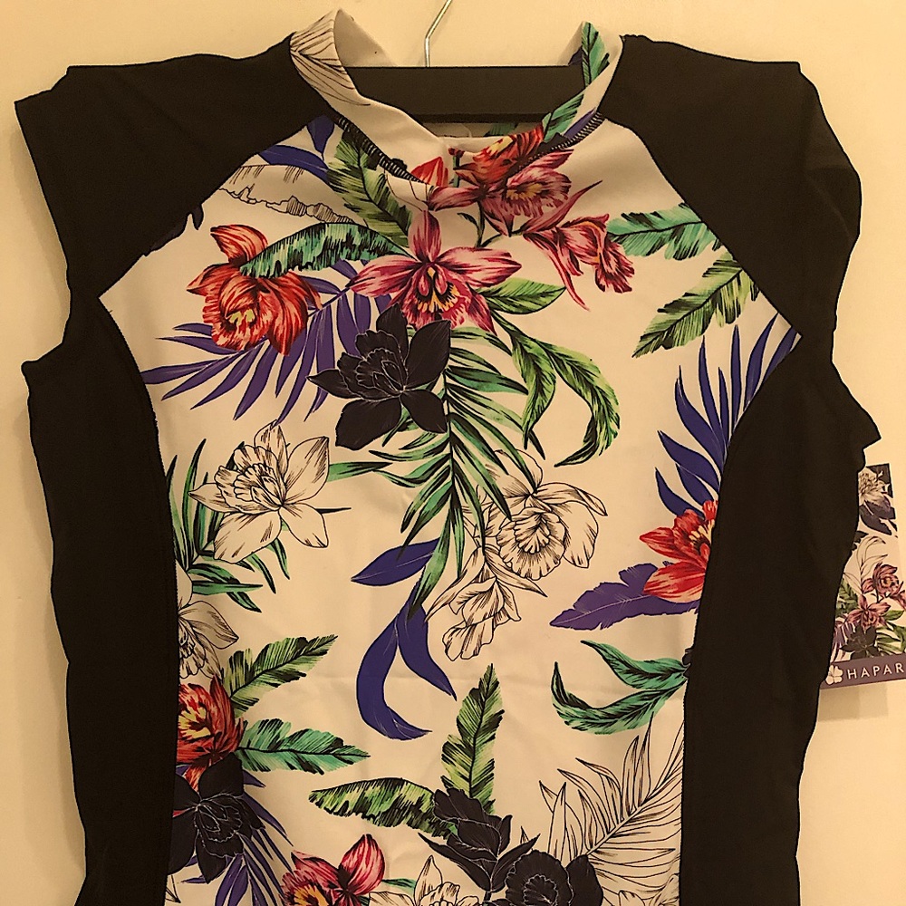 Hapari Short Sleeve Rash Guard XL NWT